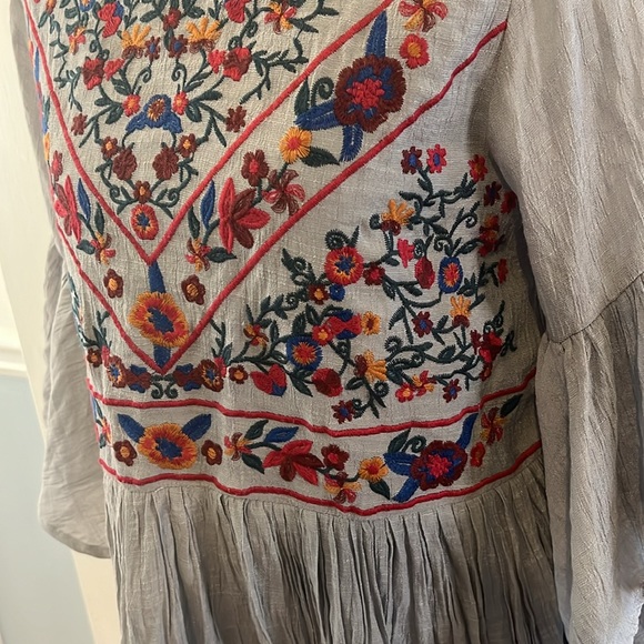 GREY EMBROIDERED DRESS WITH FLOWY SLEEVES - SIZE S - Picture 7 of 8
